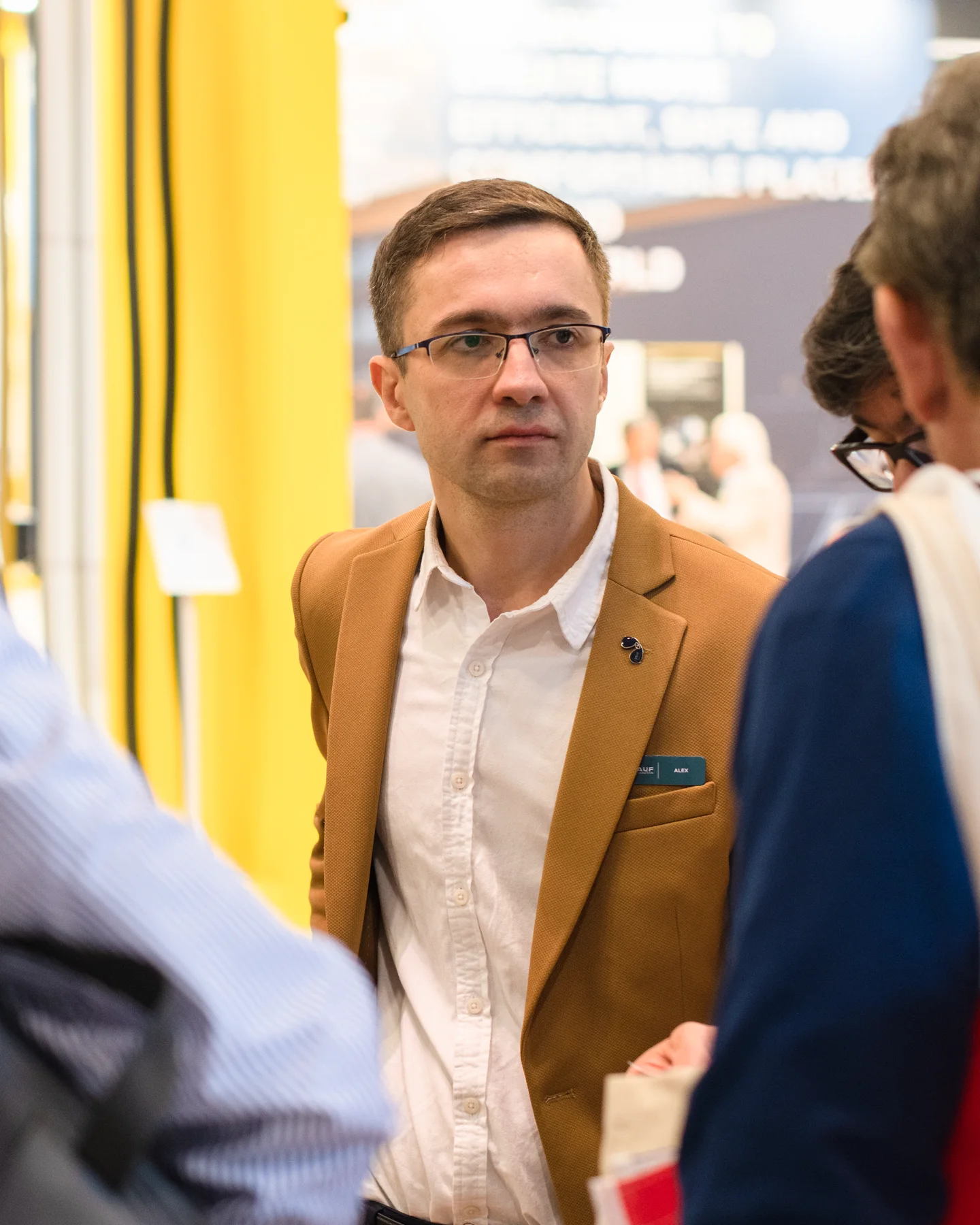Алексей Скрябин общается с посетителями международной HVAC-выставки